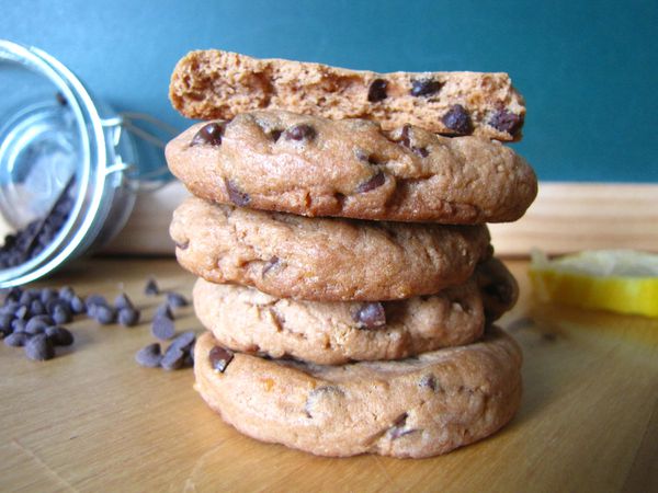 http://a387.idata.over-blog.com/600x450/2/35/69/88/Cookies-fromage-frais-et-noix/Muffins-fruits-rouges.-Cake-champi-lardon.-Cookies-copie-1.JPG